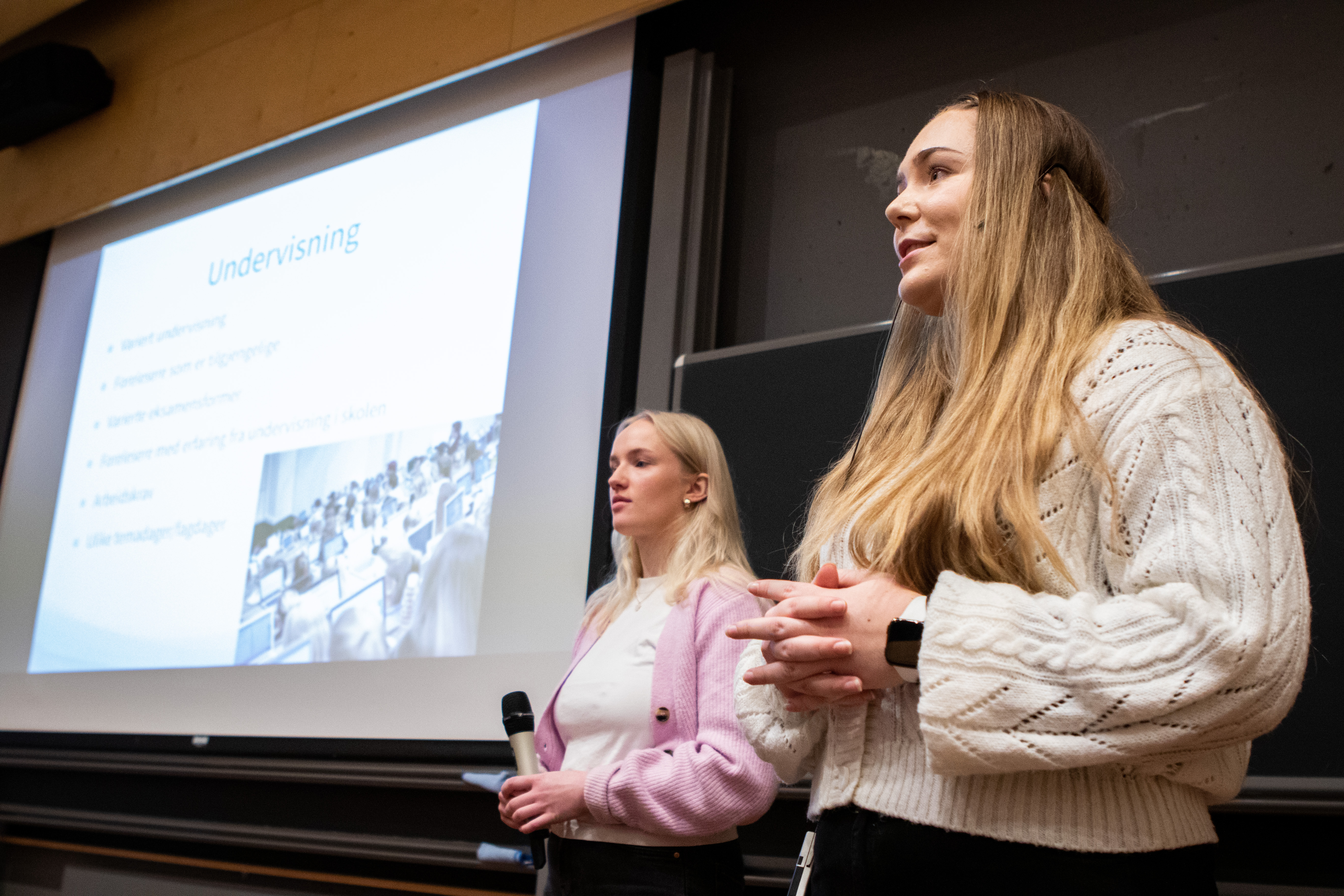 Synn&oslash;ve Tangen og Vibeke R&oslash;dal, masterstudentar i grunnskulel&aelig;rarutdanning 5.-10.