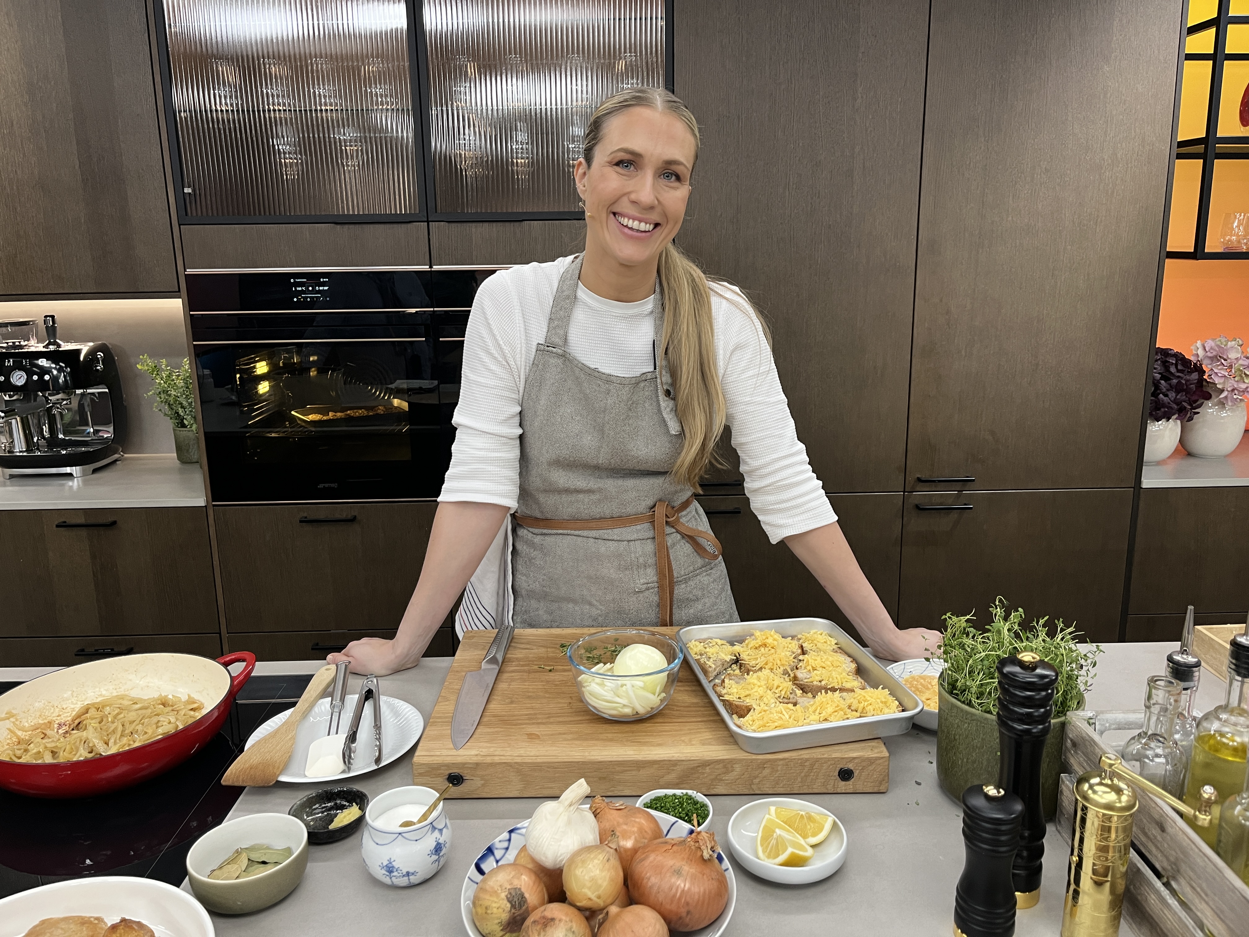 Britt Marlene Kåsin som kokk hos God morgen Norge