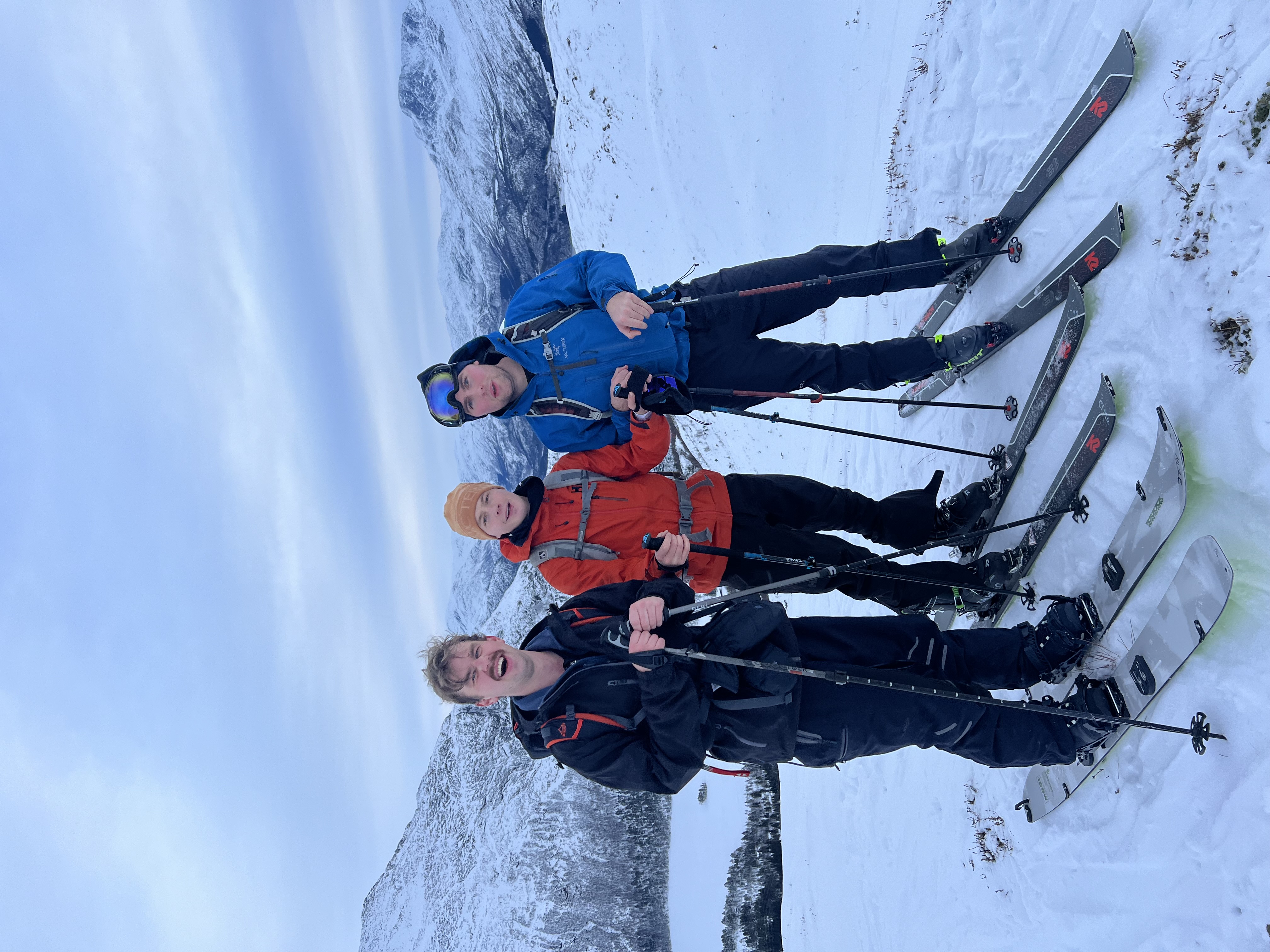 Tre menn p&aring; skitur