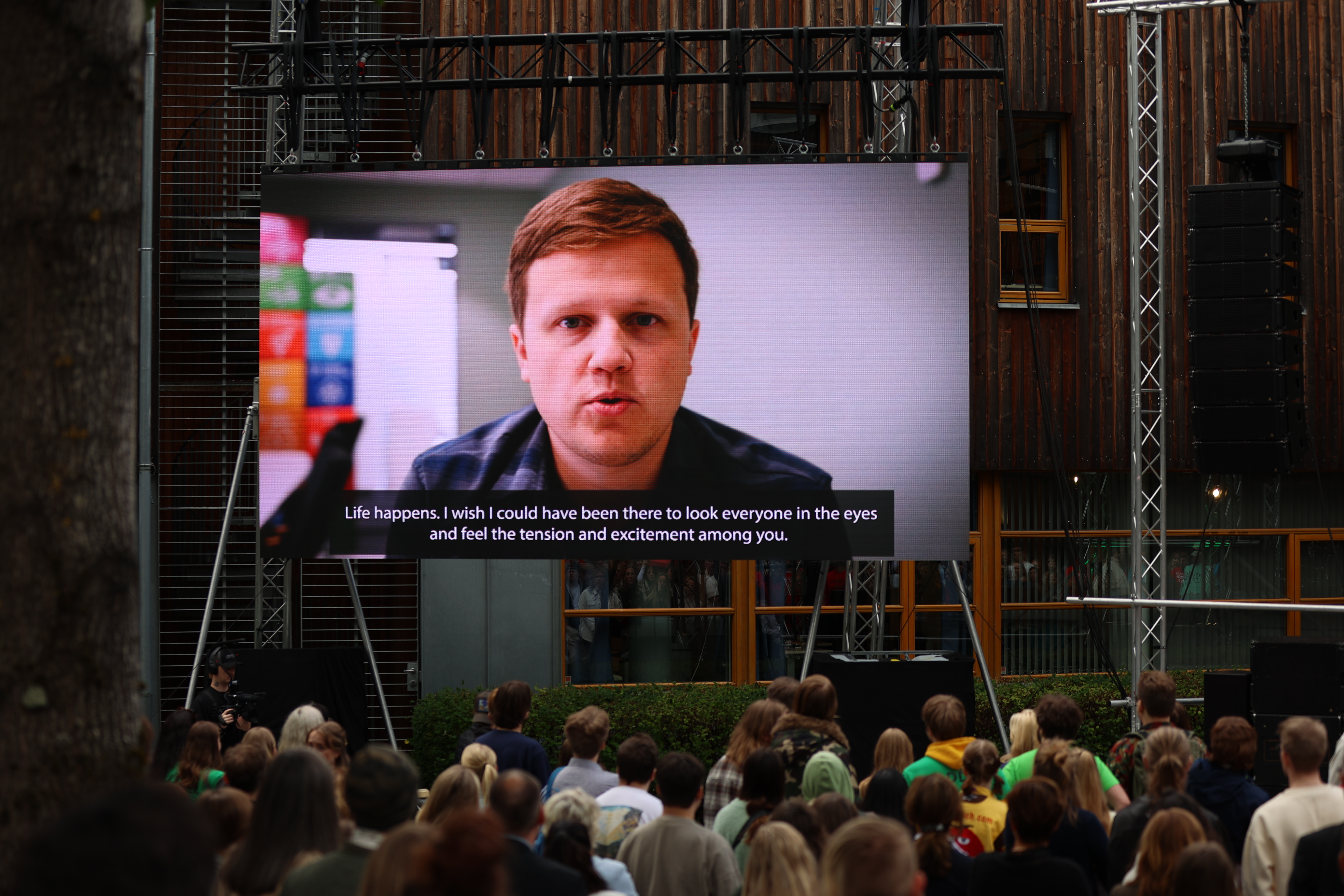 Atle Vasbotn Remmereit talar under studiestart 2025 ved H&oslash;gskulen i Volda