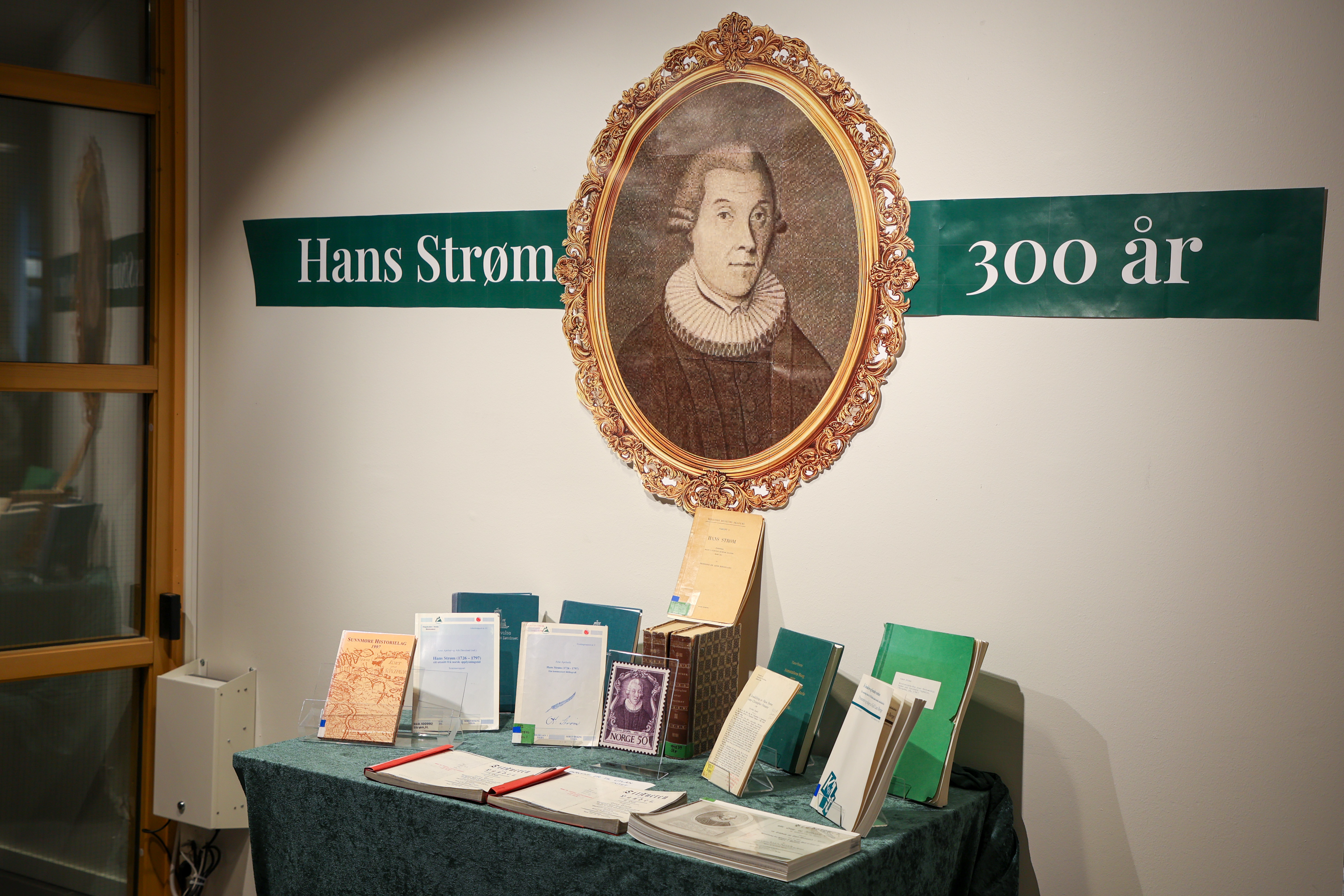 Hans Str&oslash;m-utstilling.