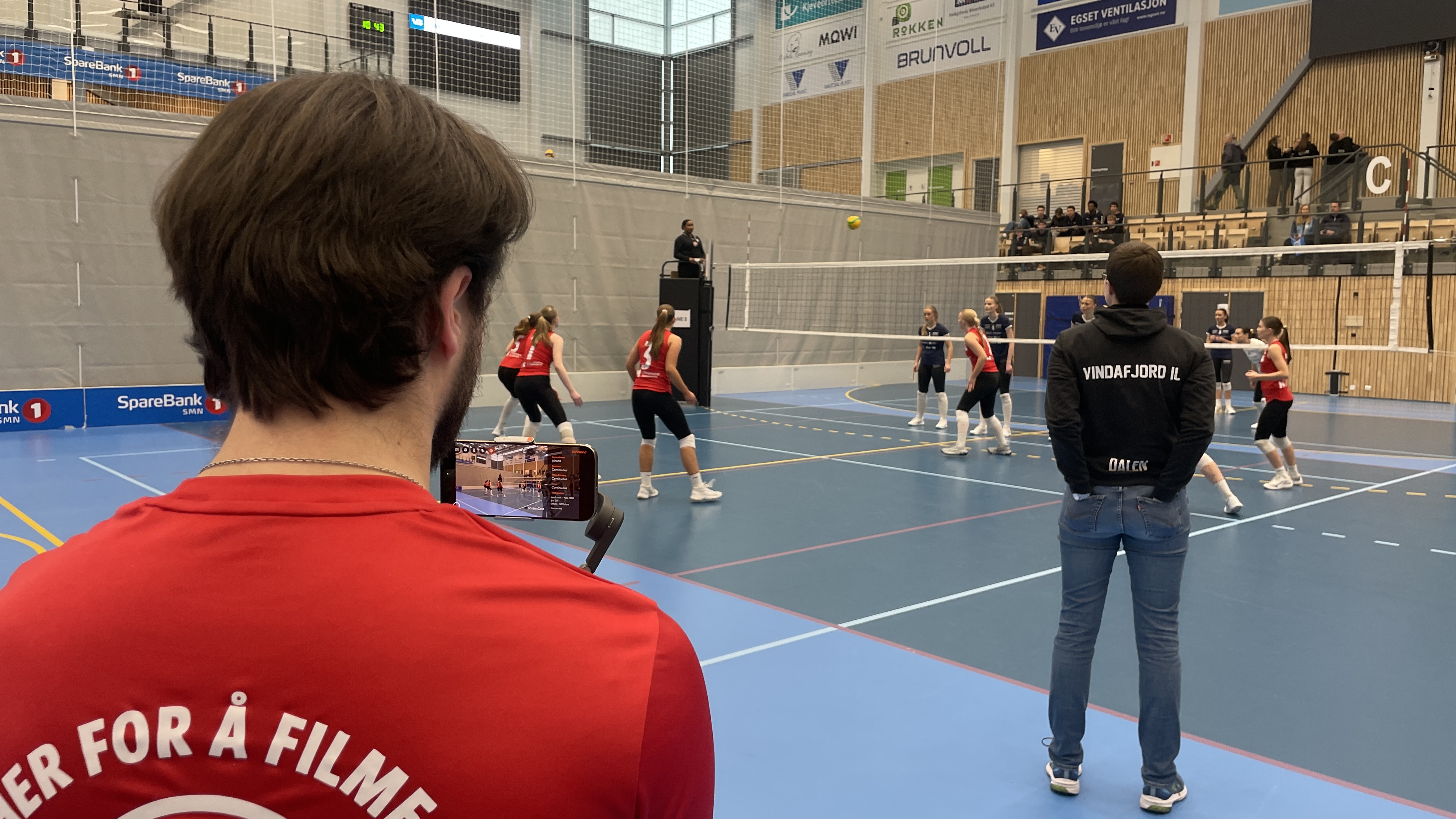 Mediestudenter i Volda under NM i volleyball