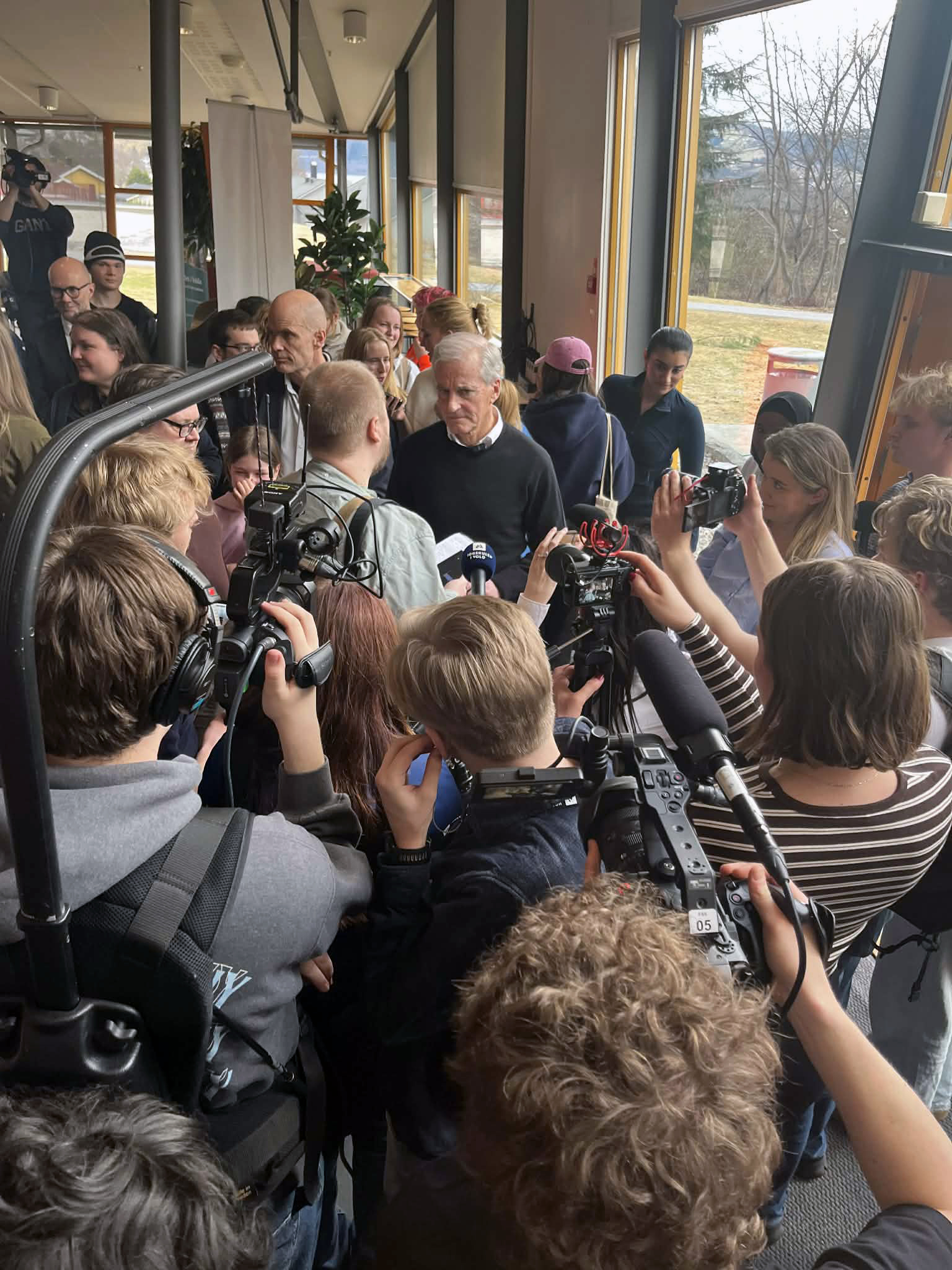 Jonas Gahr Støre på Høgskulen i Volda.