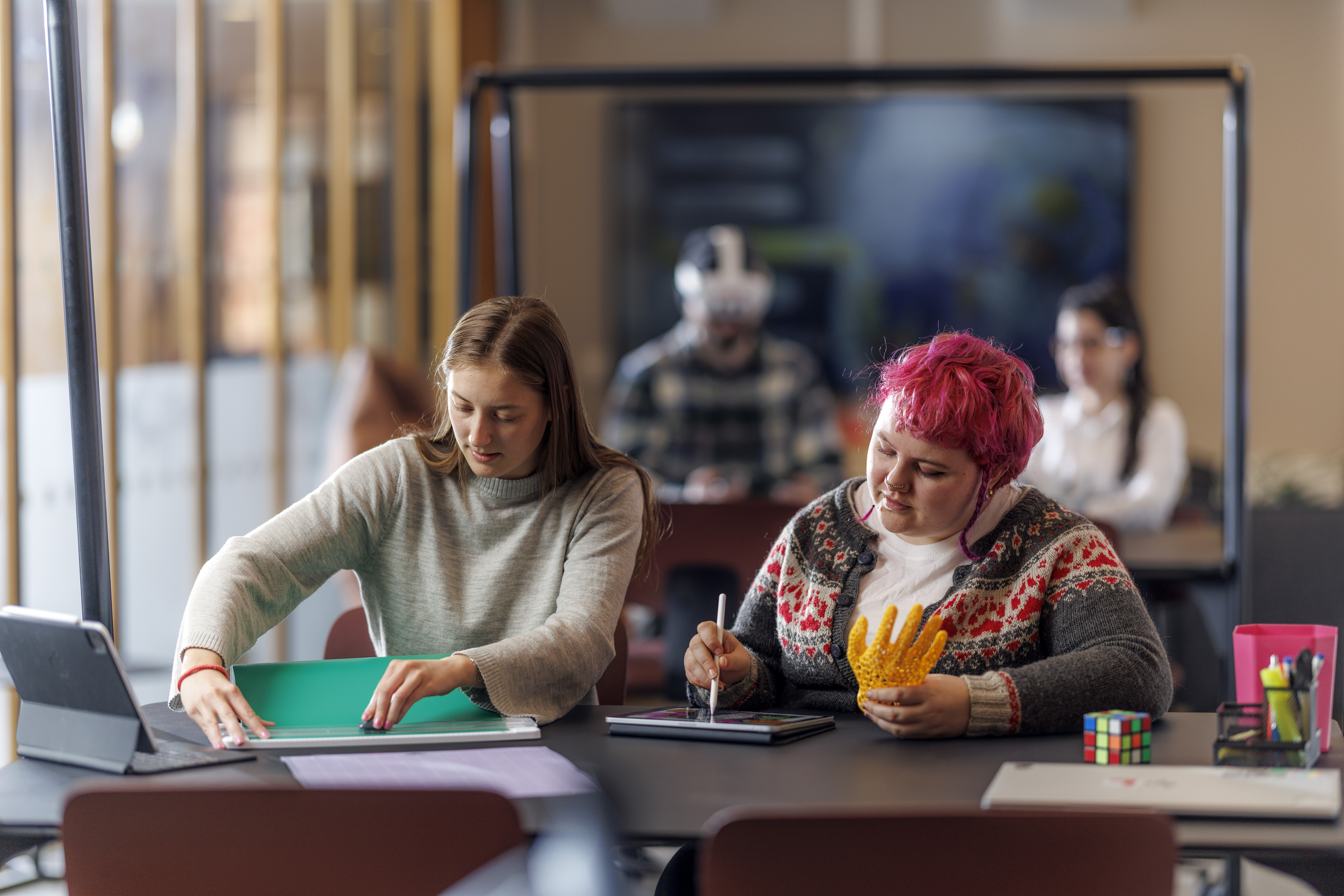 Studentar i samarbeid