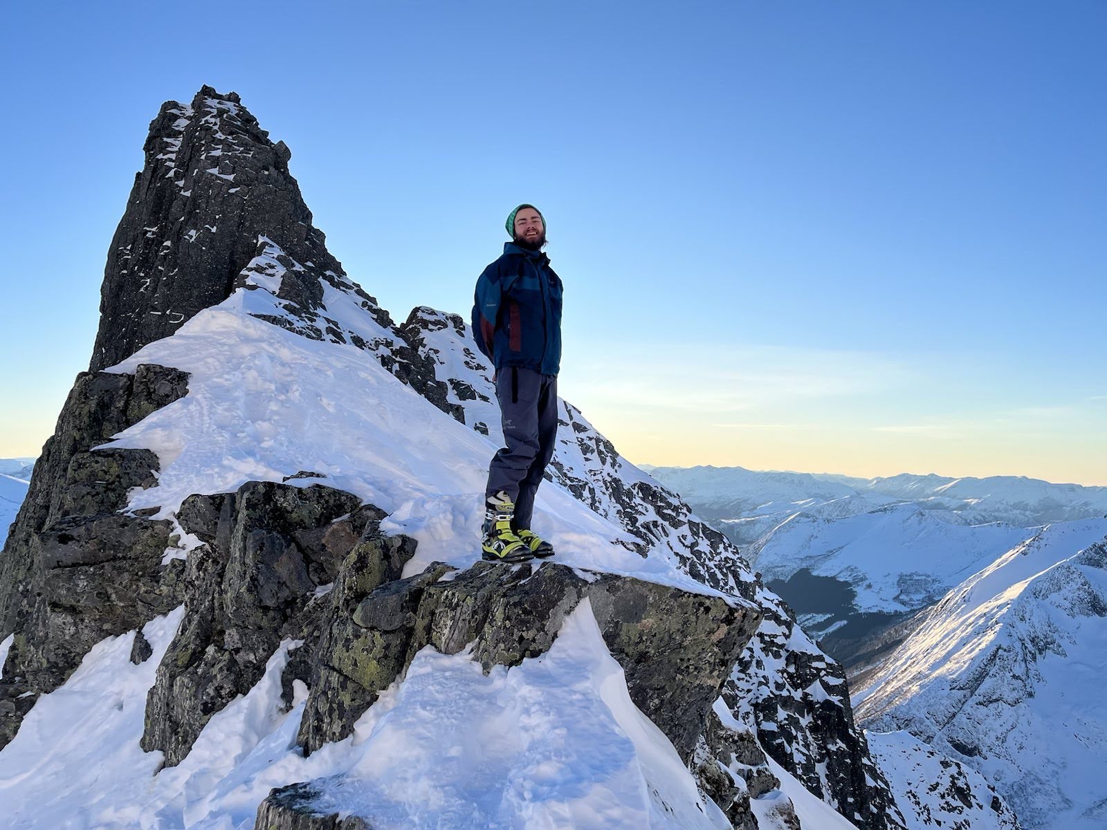Runar Lie Berge trivst godt i sunnmørsfjella.