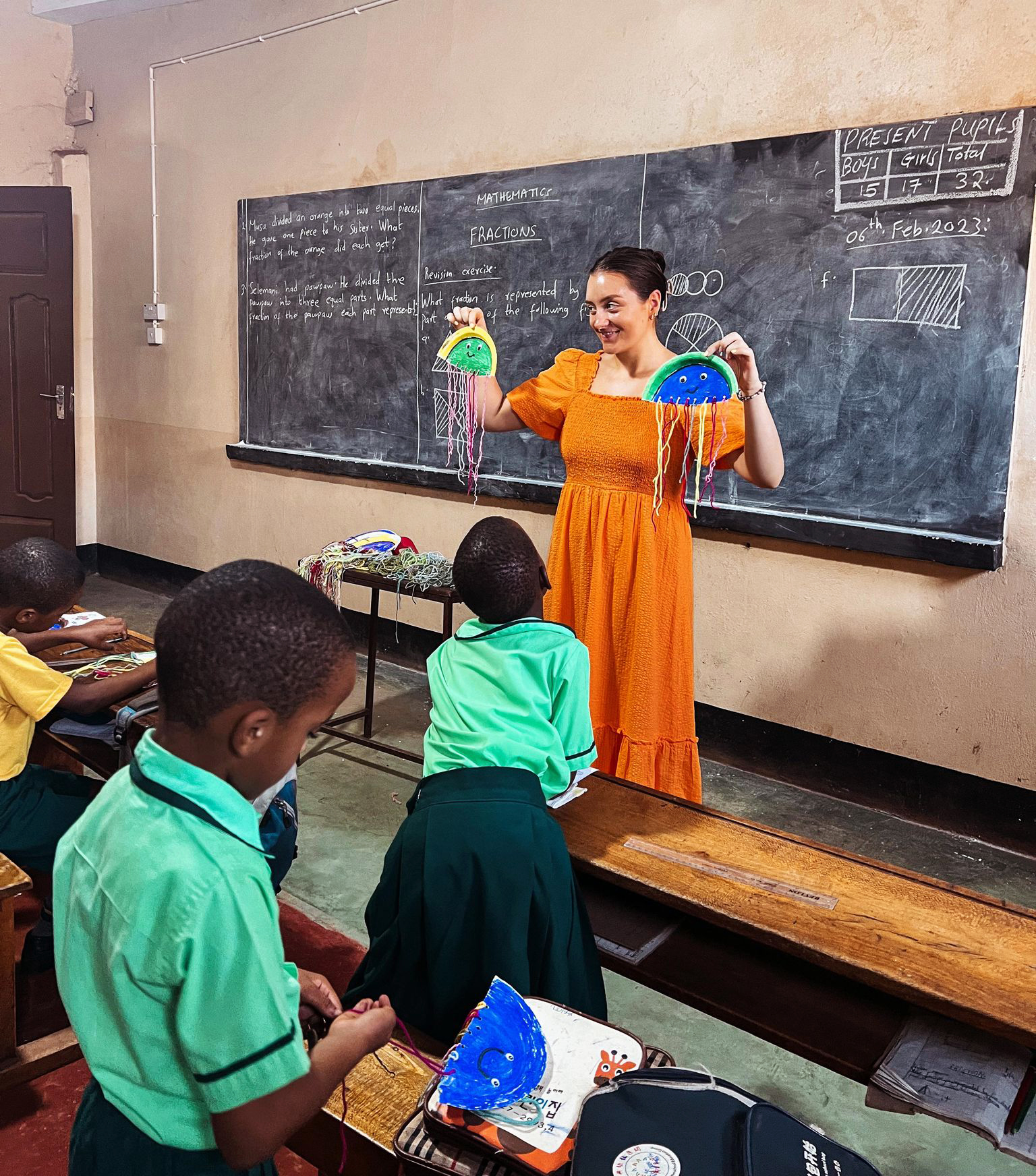 Grunnskolelærerstudenter fra Høgskulen i Volda under praksis i Tanzania