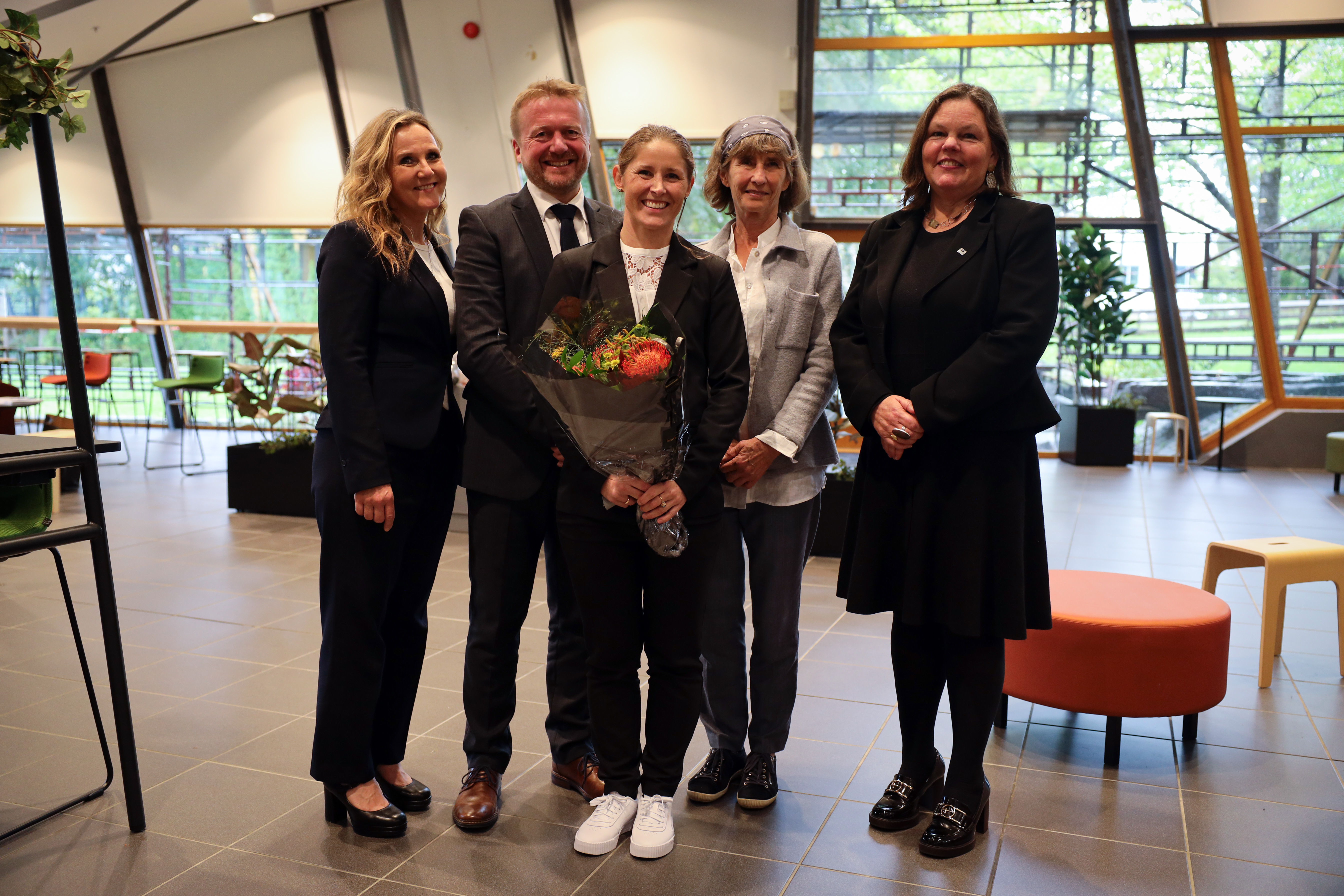 Doktorand, opponentar og dekan under Eli-Karin Sj&aring;stad &Aring;seb&oslash;s disputas.