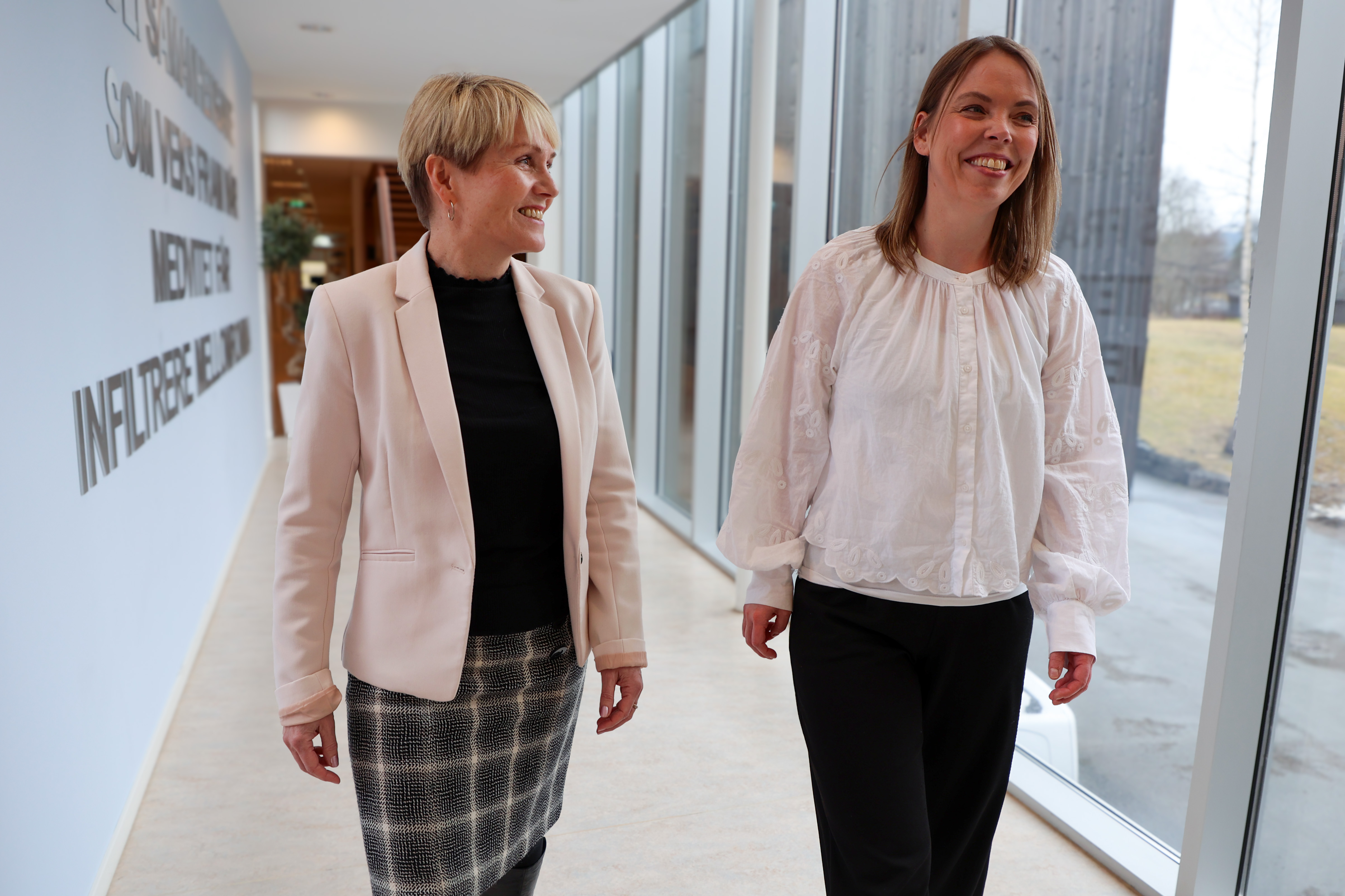 Siv M. Gamlem og Synn&oslash;ve H. Moltudal ved HVO.