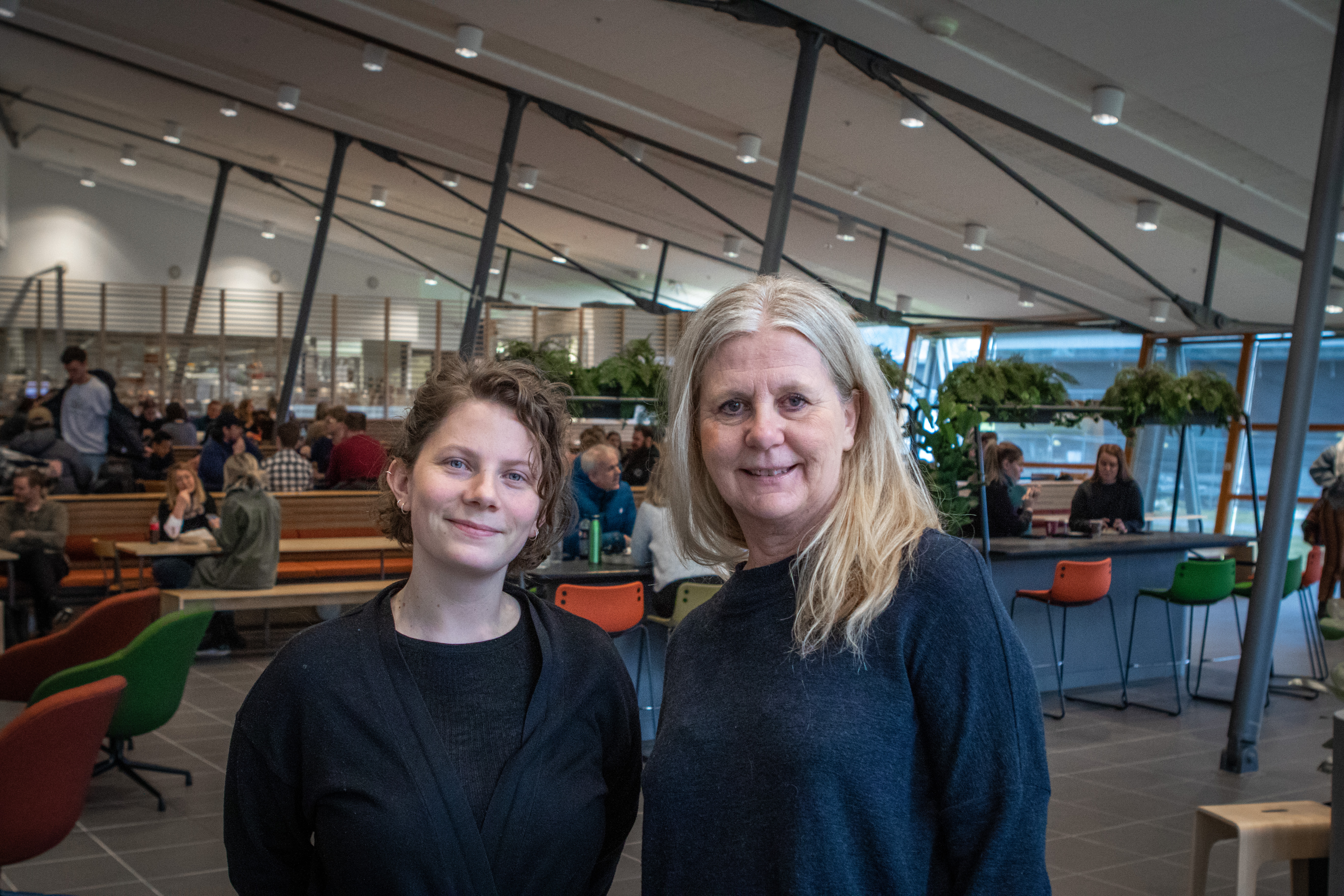 H&oslash;gskulelektorane Betina Haug Olson og Ellen Synn&oslash;ve Aarseth seier at den nye barnevernsmasteren er open for alle med relevant h&oslash;gskuleutdanning, og som vil oppn&aring; kravet om mastergrad.