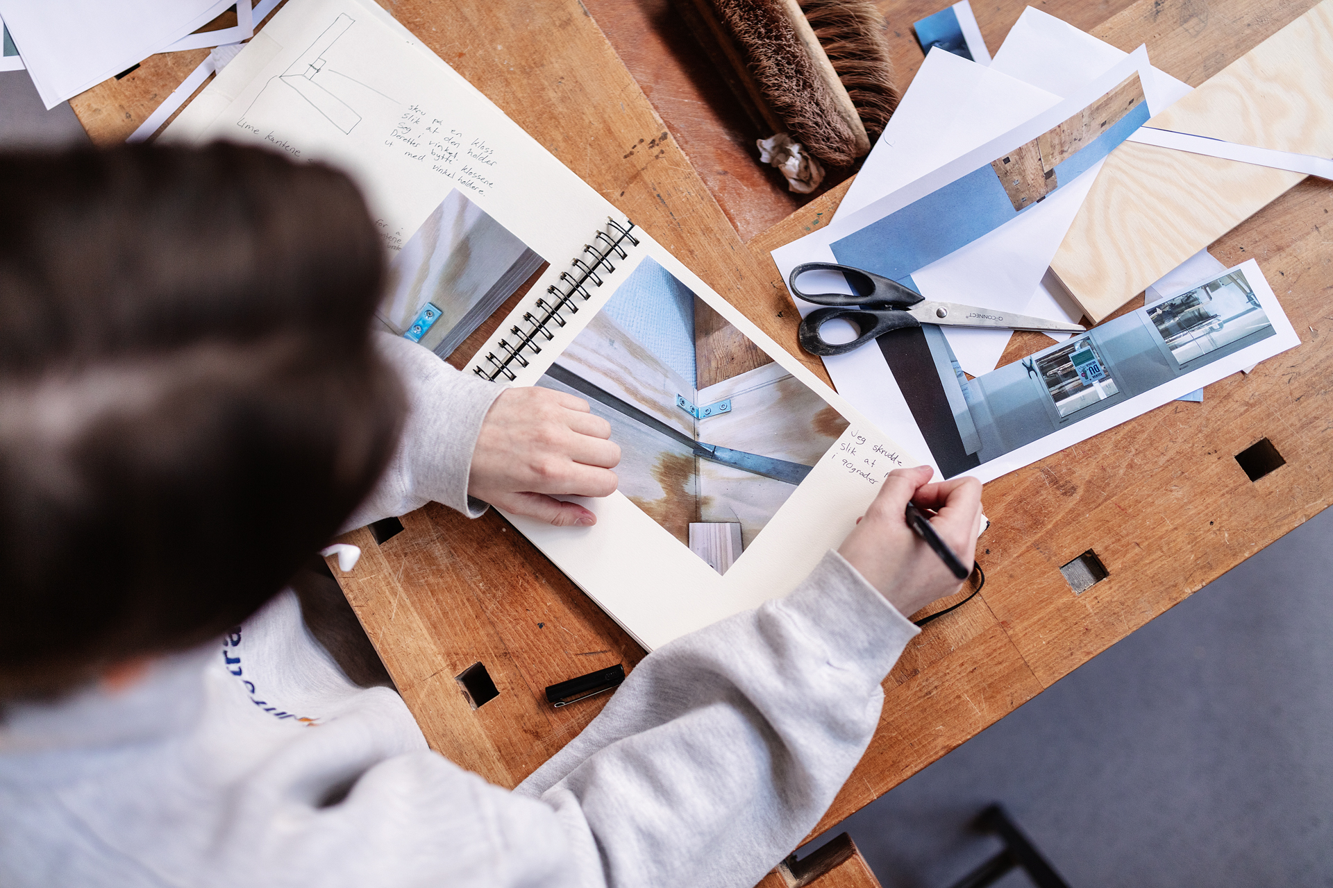 Student ved Design, kunst og handverk