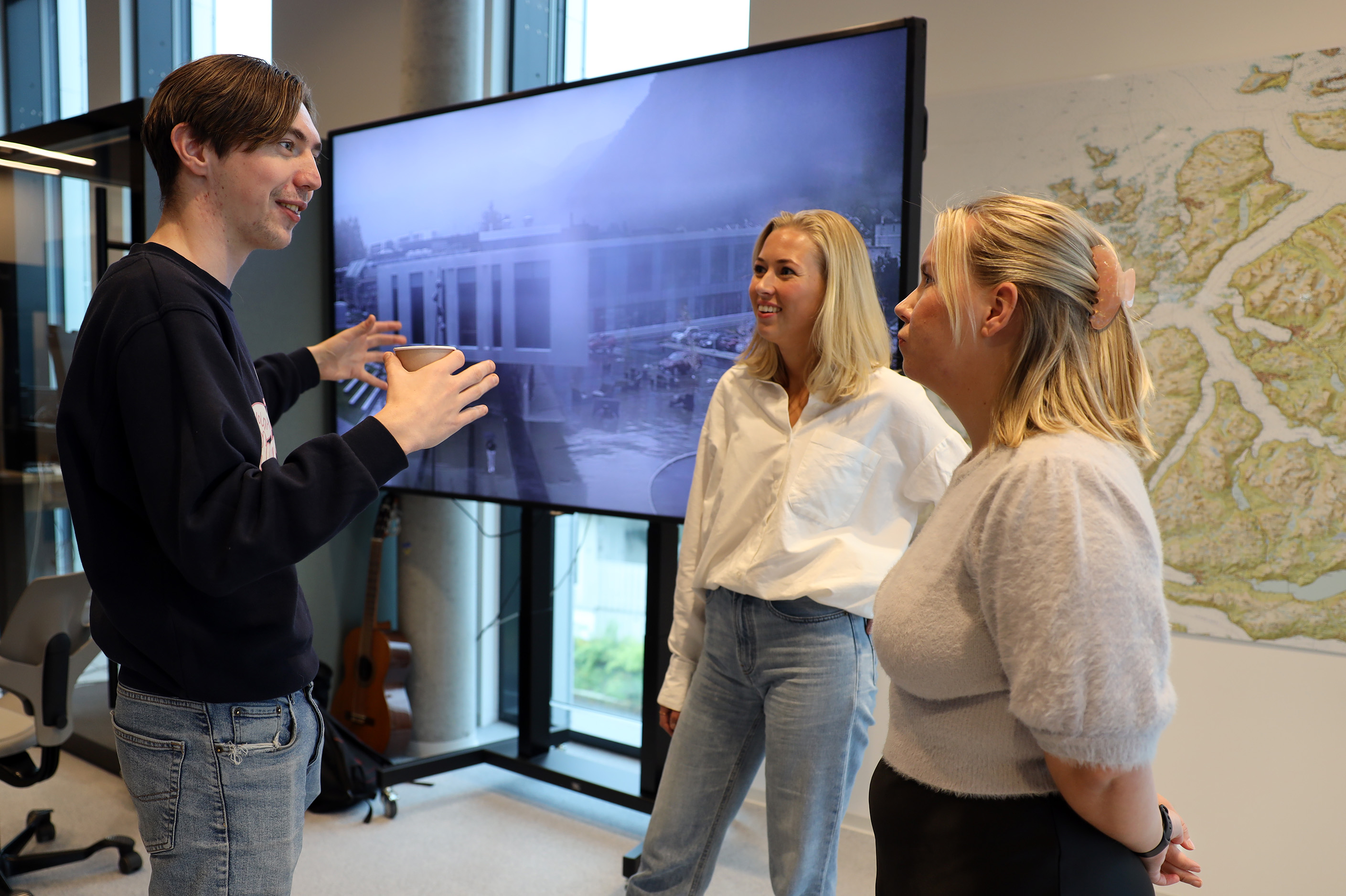 Phillip m&oslash;ter journalister og tidligere HVO-studenter fra TV 2.