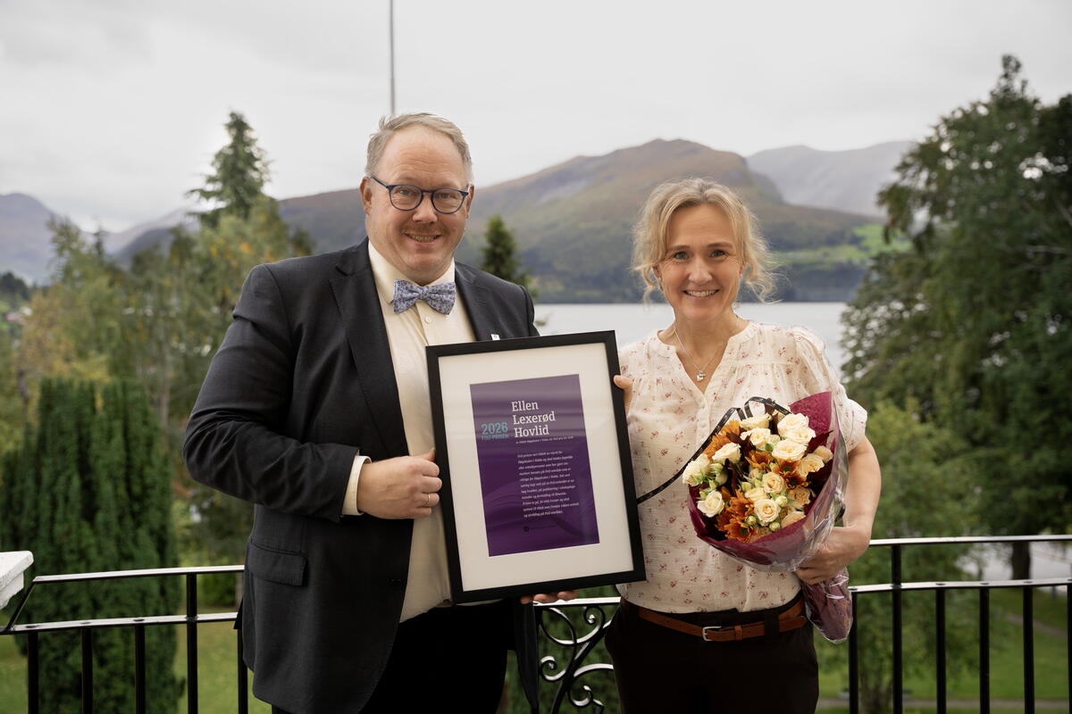 FoU-prisvinnar Ellen Lexer&oslash;d Hovlid og rektor ved HVO.