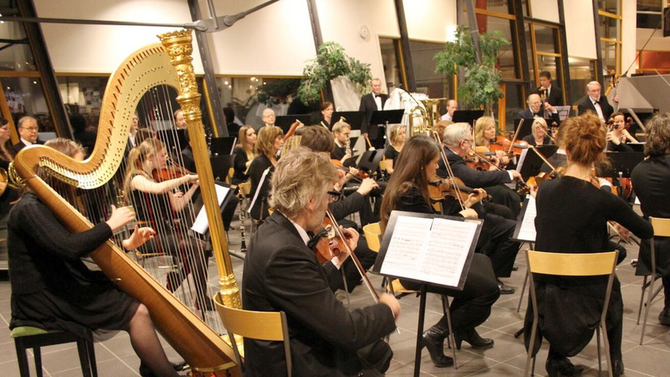 Orkester som spelar