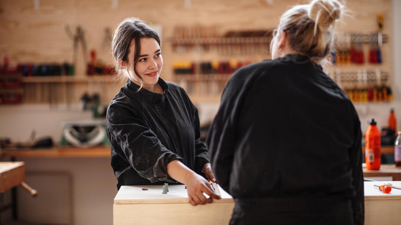 Student ved Design, kunst og handverk