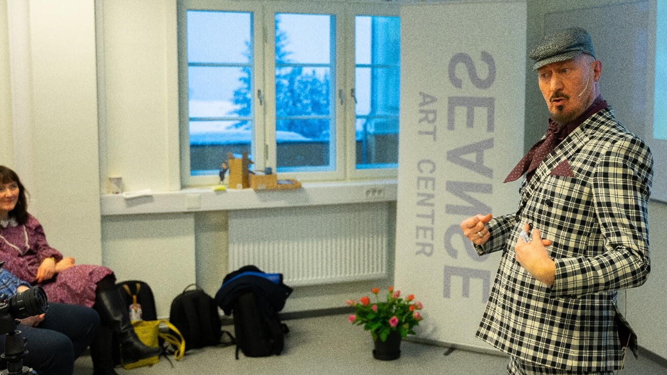 Kjell A. I. Nordström på kunstnertreff i regi av SEANSE. Foto: Kristian Glomnes.