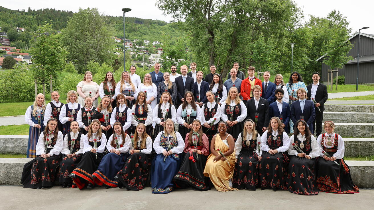 studentar i gruppe