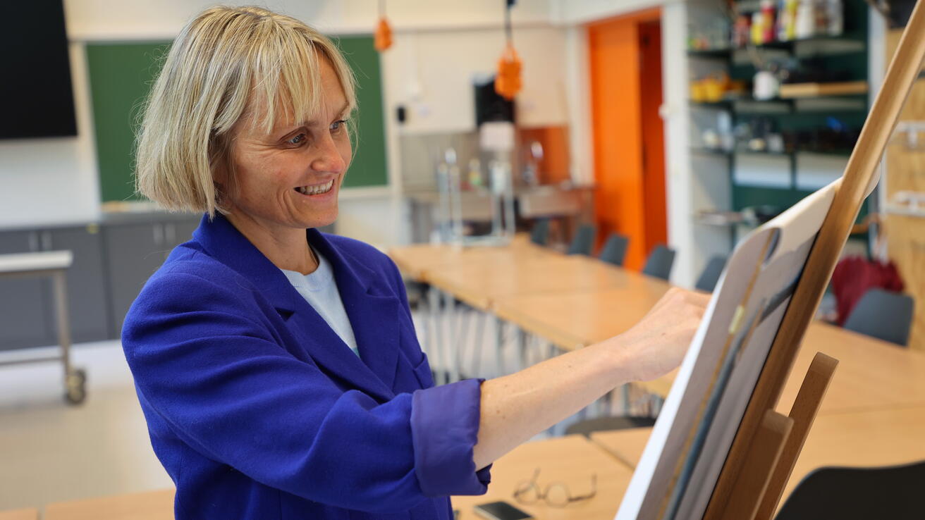 Professor Karen Brænne ved Institutt for design, kunst og handverk.