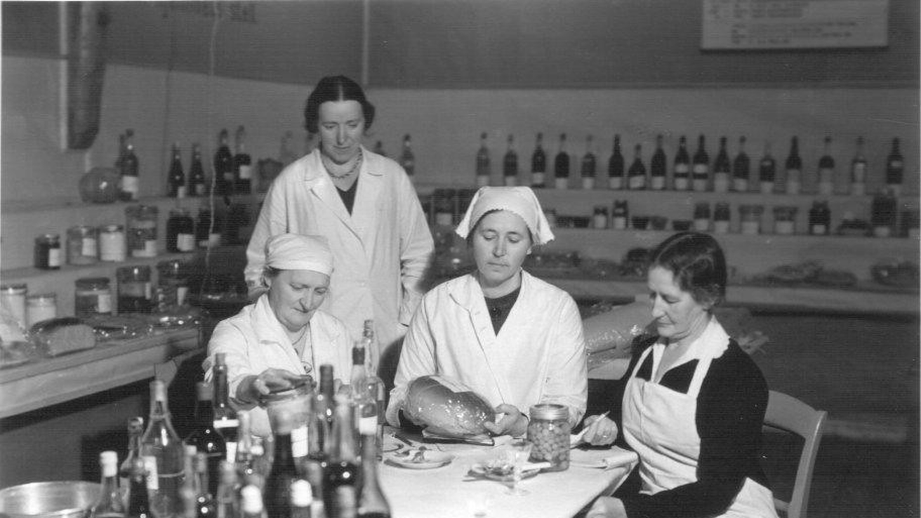Namdalsutstillingen, husholdningsseksjonen, Namsos i 1934.