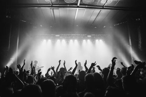 Konsertbilde i svart/hvitt